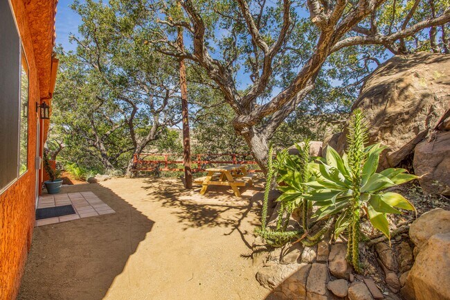 Building Photo - 7846 Lilac Ln