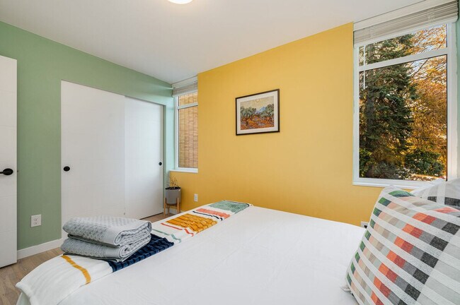 Building Photo - 764A Belmont Pl E