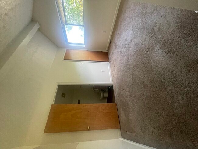 Building Photo - 452 Larkwood Dr