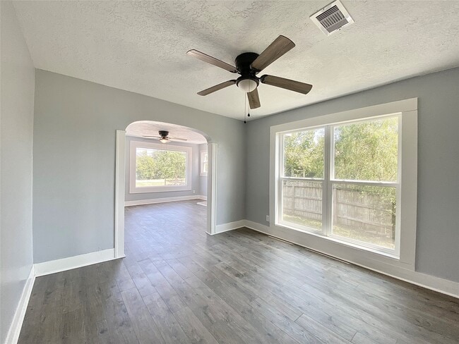 Building Photo - 2371 Broadway St