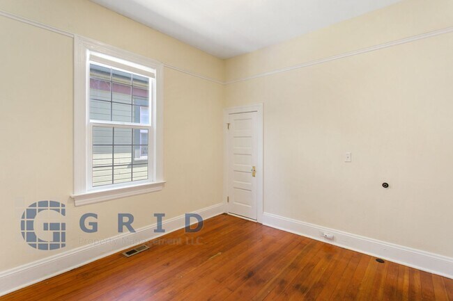 Building Photo - Gorgeous 2 Bedroom Victorian Home!