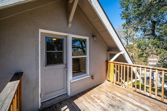 Building Photo - 6843 Santa Lucia Rd