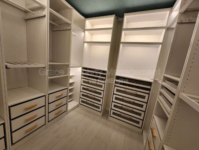Building Photo - 808 Byrd Dr