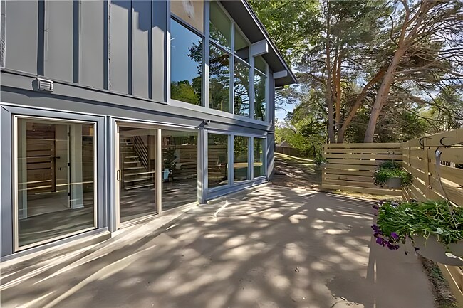 Building Photo - Wonderful Furnished Modern Home in Overlan...