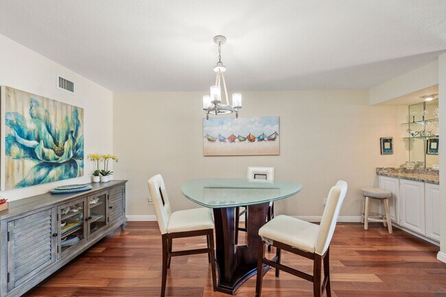 Building Photo - Single Level Condo on the Bay