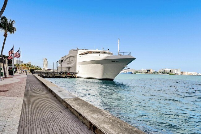 Building Photo - 335 S Biscayne Blvd