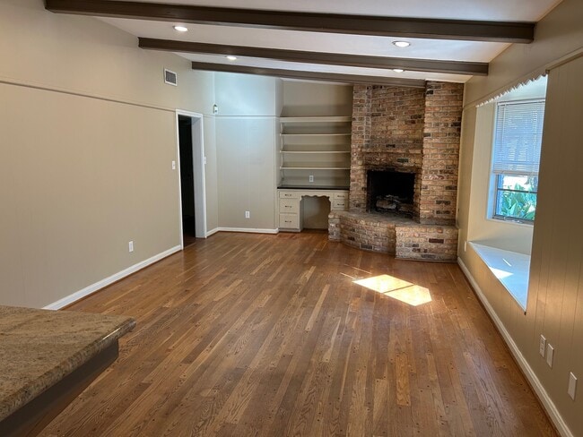 Building Photo - 1702 Maux Dr