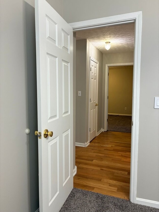 Building Photo - **NEW PRICE**   **New Paint**   **New Carpet**  Ready for YOU!!