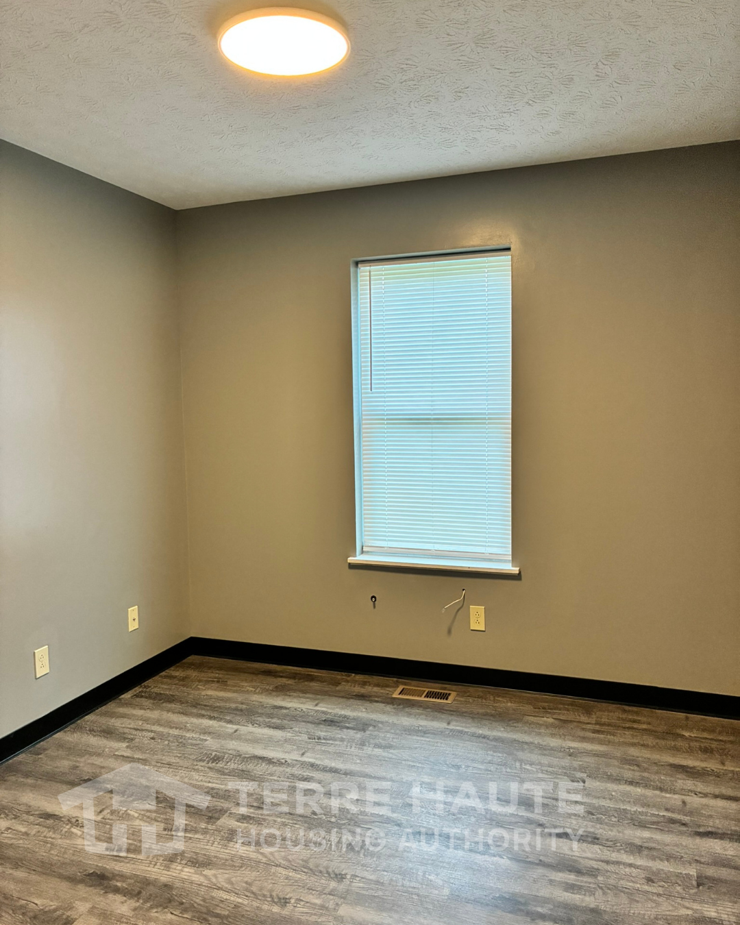 Building Photo - 505 S 13th 1/2 St