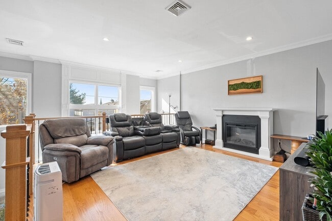 Building Photo - 94 Leonard St