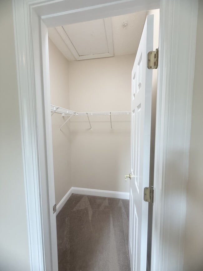 Building Photo - 5034 Belleglen Ct