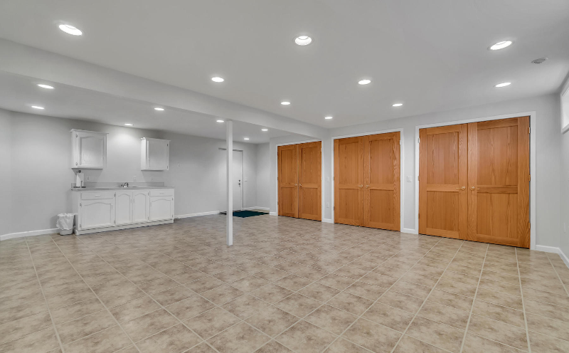 Building Photo - 12845 N Hauser Lk Rd