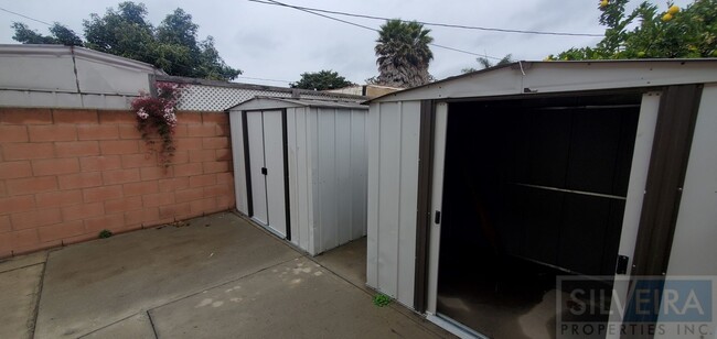 Building Photo - 2 Bedroom Santa Maria home available!