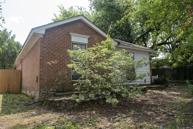 Building Photo - 1615 Woodmere Loop