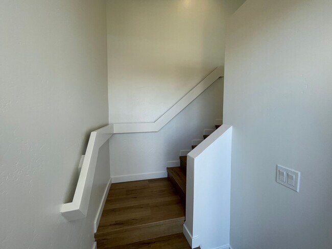 Building Photo - 518 S Pacific St