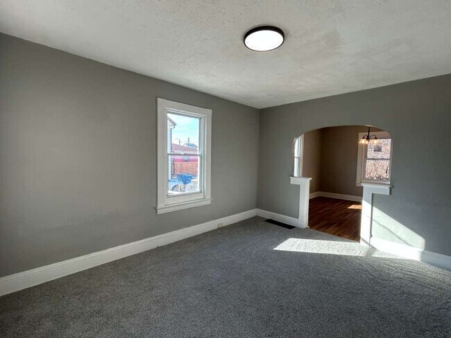 Building Photo - Charming & Move-In Ready in Lorain!