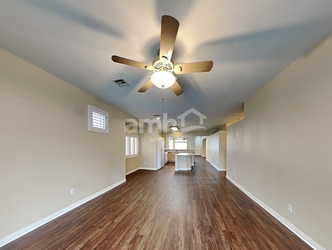 Building Photo - 1852 E Pyle Ave