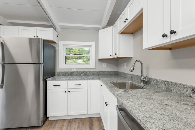 Building Photo - 175 Pleasant St