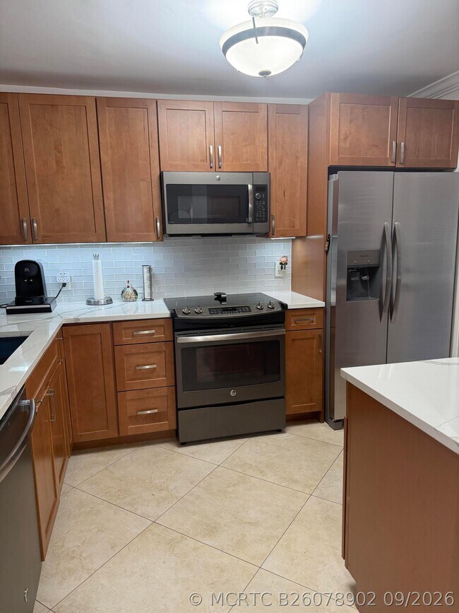 Building Photo - 3180 NE 48th Ct
