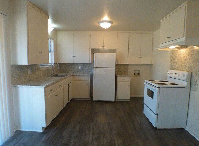 Building Photo - 1315 Zephyr Rd