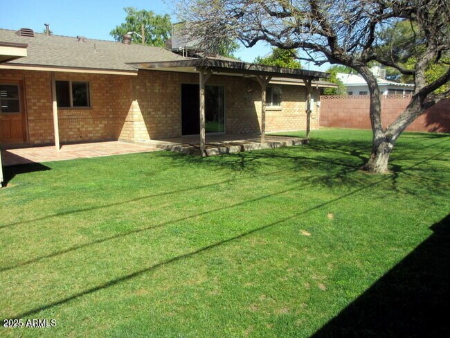 Building Photo - 3015 E Montecito Ave