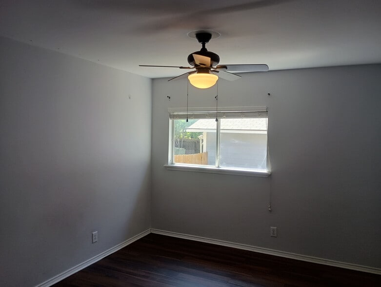 Building Photo - Room in Single Family Home on Ceremony Cove