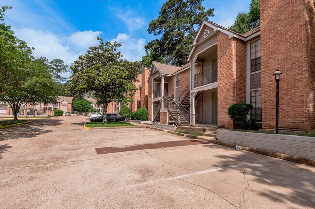Building Photo - 2402 Sycamore Ave