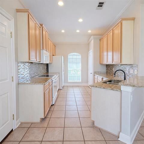 Building Photo - 926 Armand St