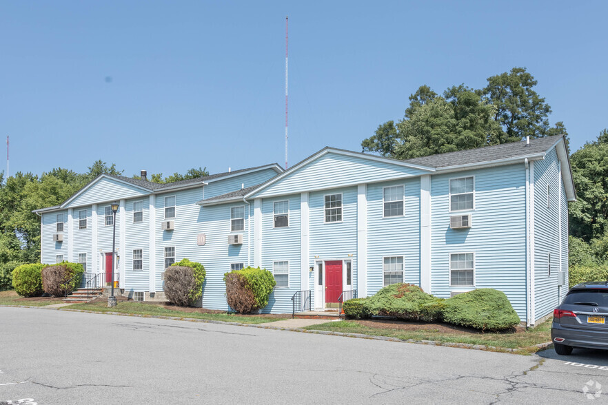 Primary Photo - Colonial Manor Apartments