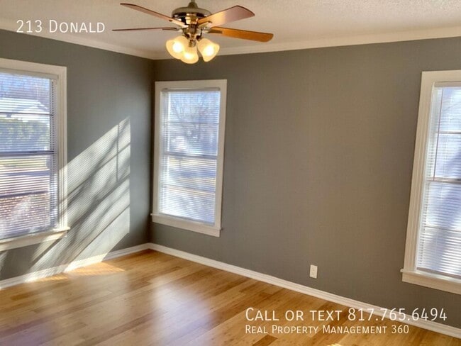 Building Photo - 213 Donald-