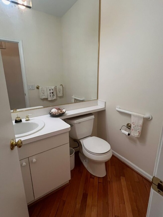 Building Photo - Beautiful 2 Bedroom 2.5 Bathroom Condo in ...