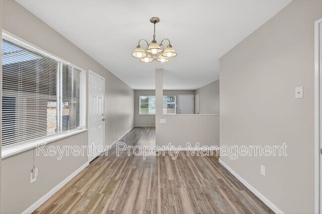 Building Photo - 900 Paddock Dr