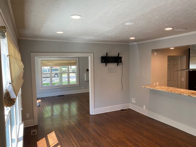 Building Photo - 1515 S Carson Ave