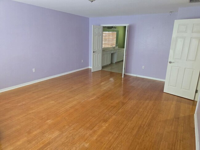 Building Photo - 2540 Sutherland Ct