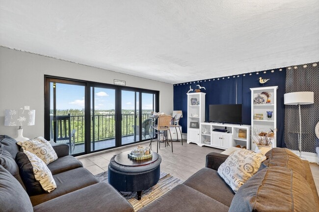 Building Photo - 801 S Ocean Dr