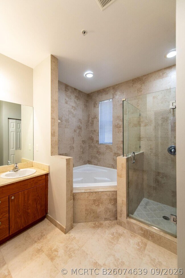 Building Photo - 2326 Vintage Cir