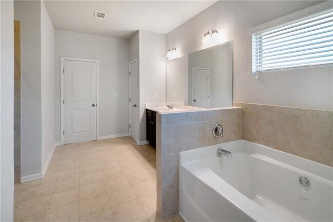 Building Photo - 5310 Whisper Point Blvd