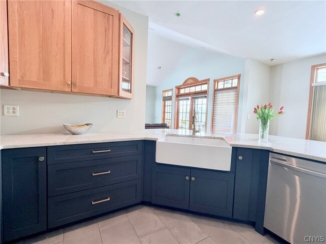 Building Photo - 1018 W State Rd