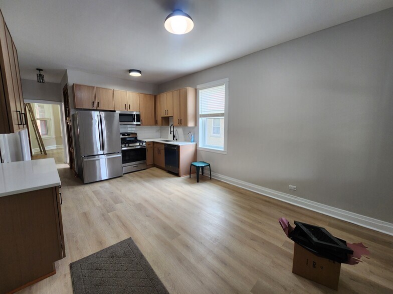 Building Photo - 5453 W Giddings St