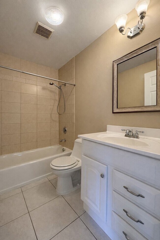 Building Photo - 105/107 SE 2ND AVE