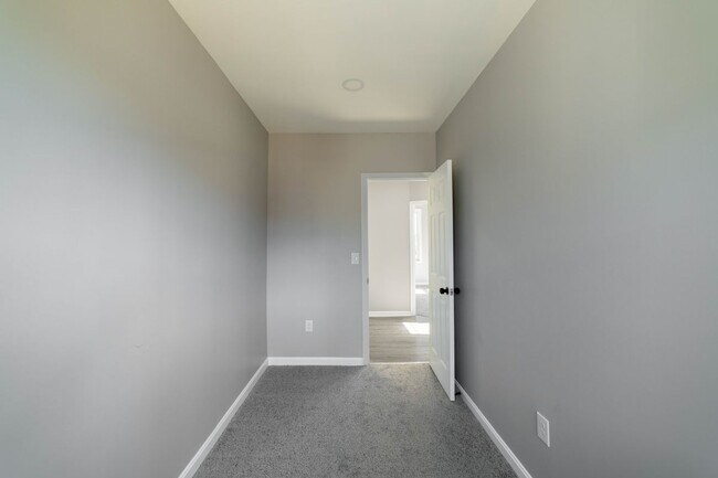 Building Photo - 2600 Garrett Ave