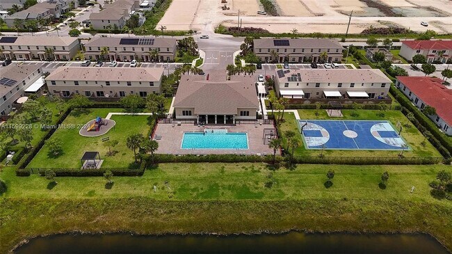 Building Photo - 389 NE 5th Pl