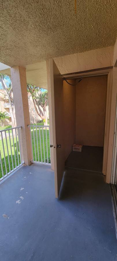 Balcony + Storage - 10450 SW 157th Ct