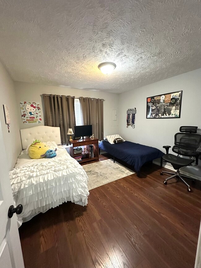 Building Photo - 151 Villa Dr