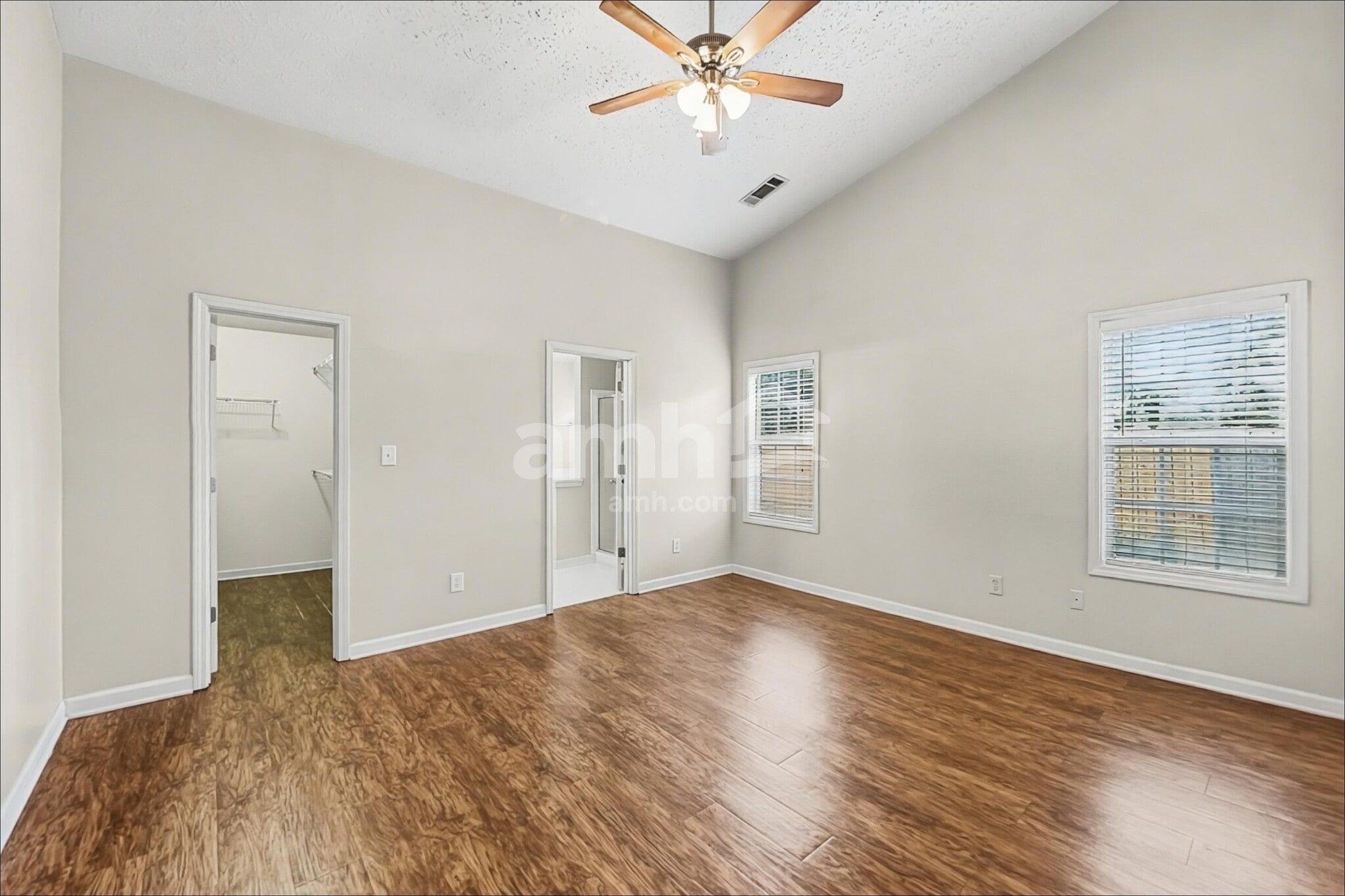Building Photo - 840 James Ridge Dr