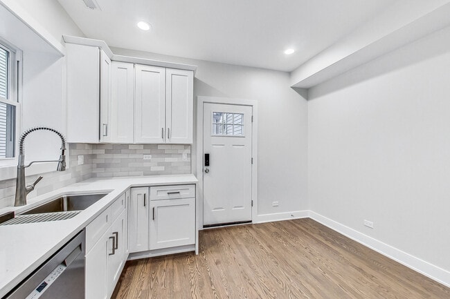 Building Photo - 6527 N Newgard Ave