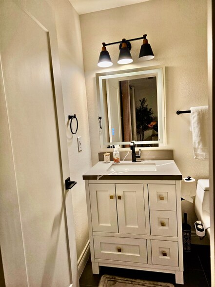 Building Photo - 4805 Alta Oaks Ln