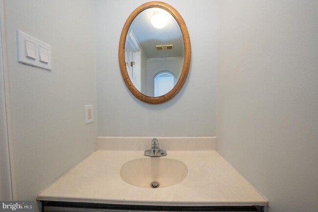 Building Photo - 26 Rampart Dr