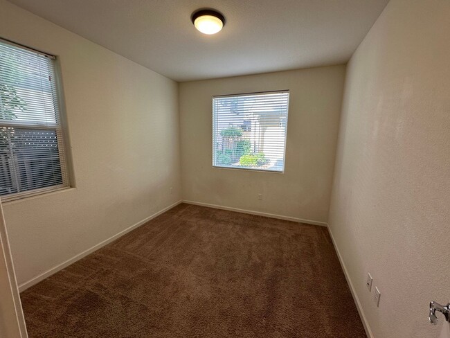 Building Photo - Beautiful 4 Bedroom, 3 Bath Mountain House Home