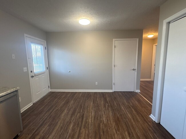 Building Photo - $500 OFF 1st FULL MONTHS RENT...Renovated 2 Bedroom Duplex in Manchester